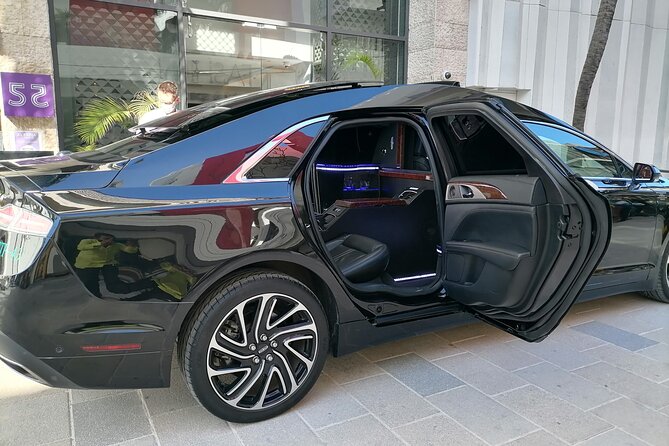Lincoln Strecth Limousine with Wi Fi on board - Should you book this Cancun to Tulum transfer?