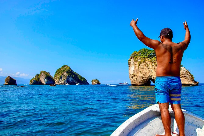 Los Arcos 5 islands Snorkeling Cliff Jumping and Hidden Beach - Getting to the water: Zona Romantica to Mismaloya in a quick ride