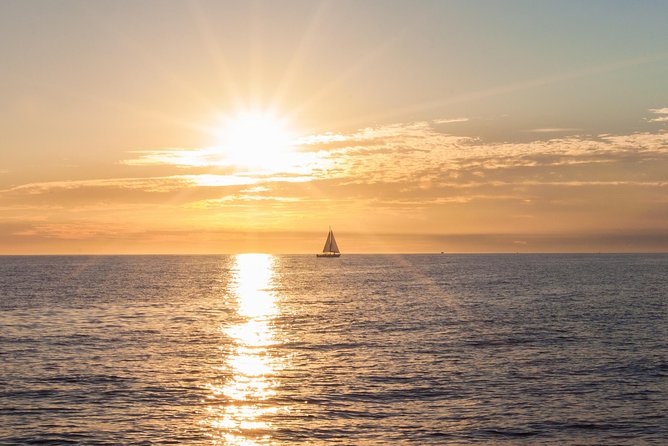 Los Cabos Luxury Sunset Sail with Light Appetizers and Open Bar - Sunset timing: why the last hour can feel different