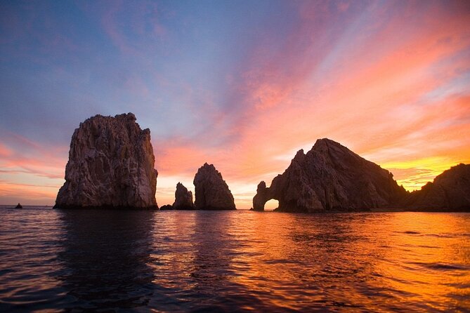 Los Cabos Private Yacht Whale Watching & Drinks - Up to 18 Guests - Price and value: when $899 per group makes sense