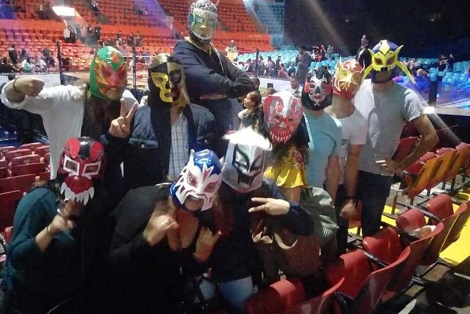 Lucha Libre Tour and Mezcal Tasting in Mexico City - Guides and group size: why the host matters here