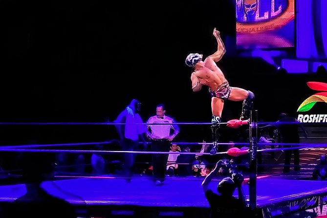 Lucha Libre wrestling show, tacos and beer with artist - Tacos, Drinks, and Lucha Libre, All in One Night