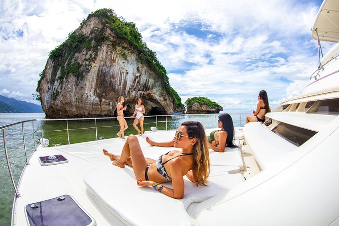 Luxury Yacht & Snorkel with All inclusive Open bar and lunch - Open bar on a boat: great when it’s flowing, uneven at the beach