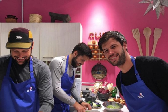 Mastering Mexican Salsas Cooking Class and Market Tour - Mercado de Medellín market walk: where your ingredients start making sense