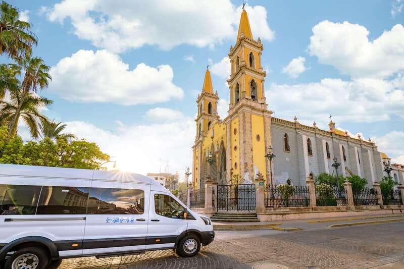 Mazatlan: Old Town Sightseeing and Golden Zone - El Clavadista Cliff Jumpers: What to Watch in 25 Minutes