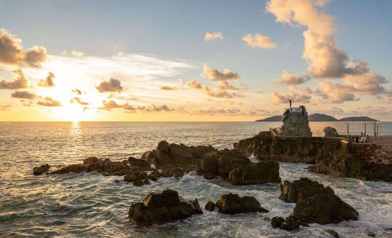 Mazatlan: Old Town Sightseeing and Golden Zone - Paseo Claussen Break: Quick Photos and Local Browsing Time