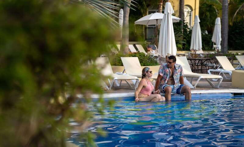 Mazatlan: Old Town Sightseeing and Golden Zone - Golden Zone Beach Time with Hotel Facilities You Can Use
