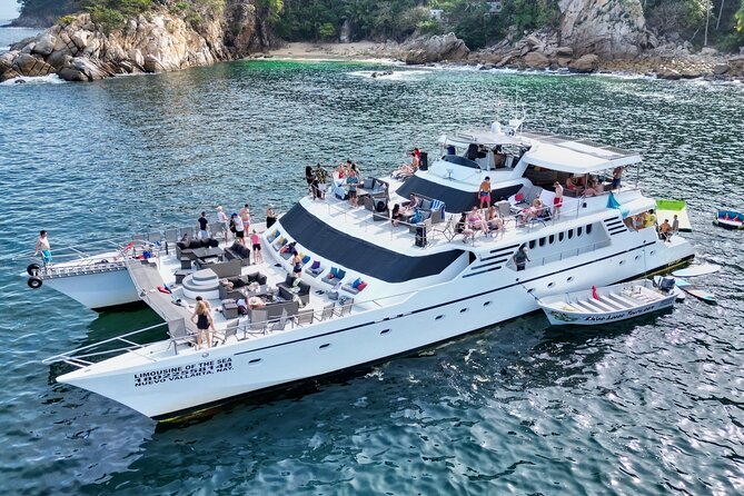 Mega Yacht Limousine of the Sea 1: Puerto Vallarta - Water toys and snorkeling, the active part that still feels easy