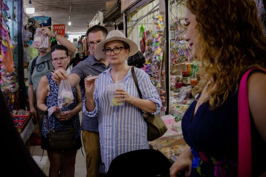 Mérida: Food tour of typical Yucatecan cuisine. - Small group energy: why 3 to 6 people matters
