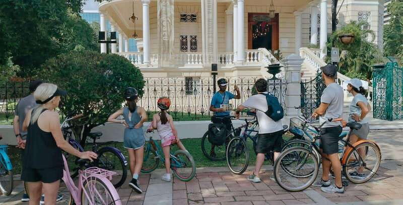 Mérida: Montejo Boulevard and Historic Center bike tour - Monument to the Homeland: the quick stop that sets the tone