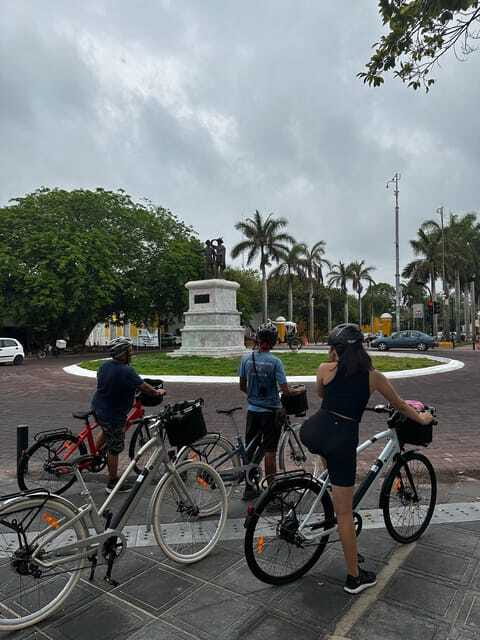 Mérida: The E-bike tour with history and culture - Parque de las Américas and the Neo-Mayan art in García Ginerés