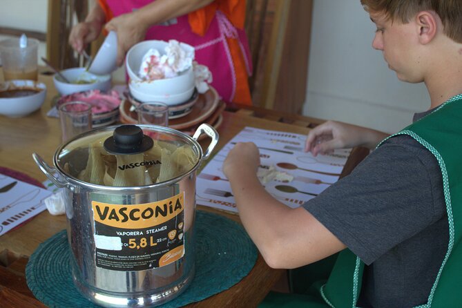 Mexican Cooking Class in Zihuatanejo de Azueta - Carlos and the Zihuatanejo market: how to shop like a local
