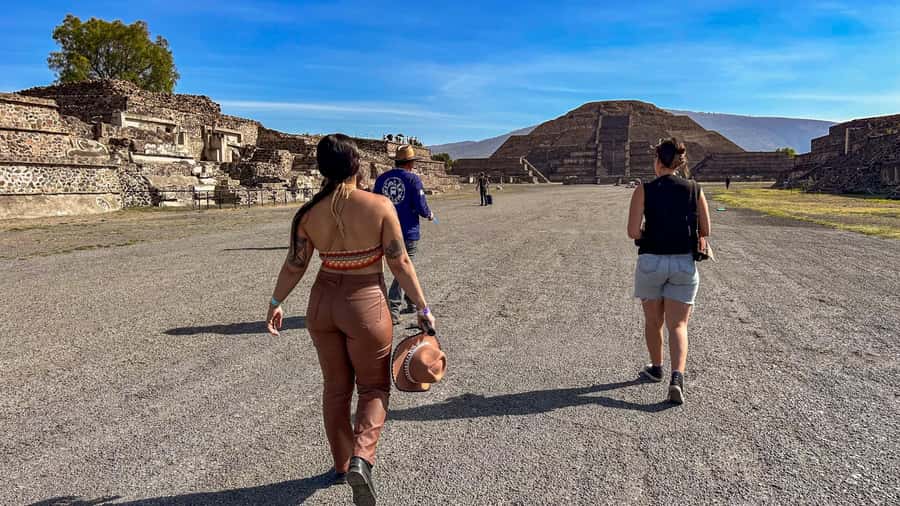 Mexico City: Afternoon Tour to Teotihuacan - Photos, sun angle, and the 5:00 pm closure reality
