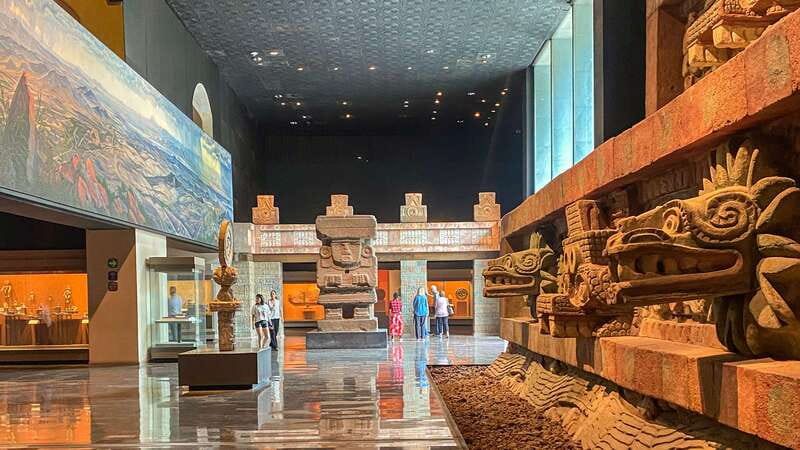 Mexico City: Chapultepec Castle and Anthropology Museum Tour - How the guide turns two sites into one story