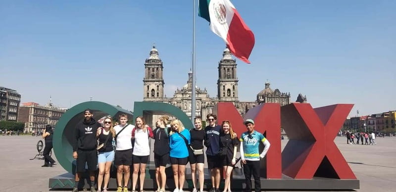 Mexico City: Chapultepec & Reforma Historic Bike Experience - Pace, safety, and how the guides keep crossings under control
