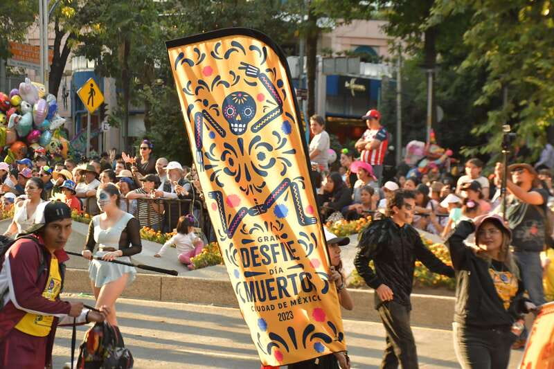 Mexico City: Day of the Dead Guided Tour - Xochimilco on a Scheduled Clock: Guided Time, Then the Water