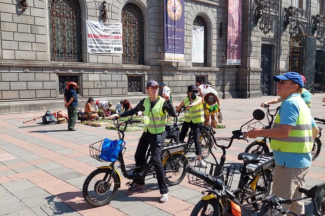 Mexico City E-Bike Tour with a taco and churros stop - Condesa and Chapultepec: leafy streets and a close look at the castle