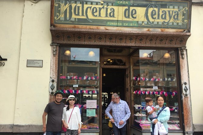 MEXICO CITY FOOD TOUR: flavors on two wheels - Stop 5 Colonia Roma handmade quesadillas at a market