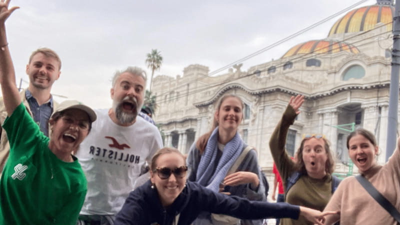 Mexico City: Guided walking tour through the most historic parts of the city. - Getting started at Catedral Metropolitana, spot the GREEN umbrella