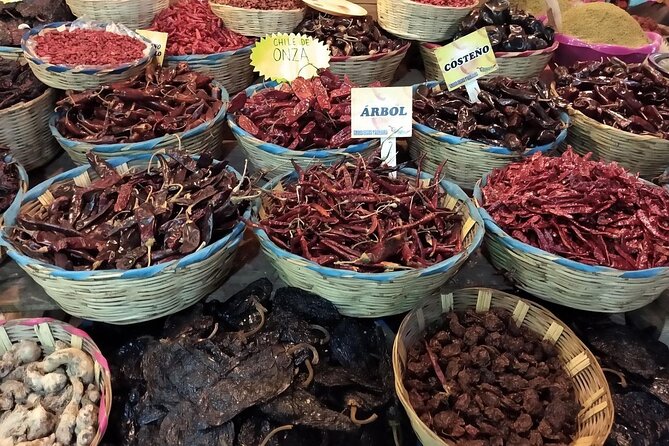 Mexico City: Hidden Markets, Street Food & Salsa-Making Tour - Riding the Mexico City Metro With a Guide