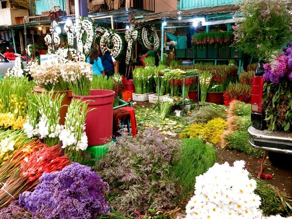 Mexico City: Hidden Markets, Street Food & Salsa-Making Tour - Stop 2, Mercado Jamaica: Flowers, Produce, Street Food, and a Family Salsa School