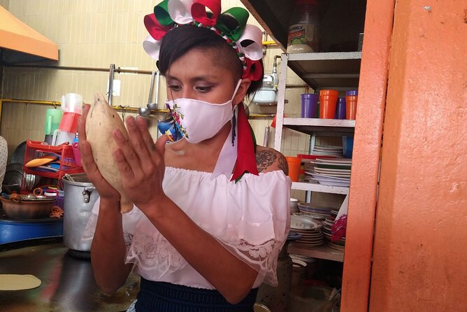 Mexico City: Hidden Markets, Street Food & Salsa-Making Tour - The Salsa-Making Lesson at a Nearly 100-Year Family Business