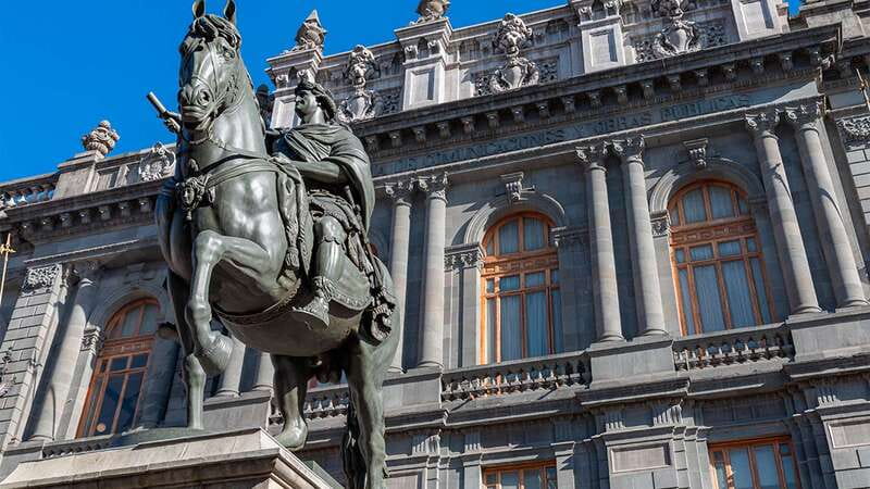 Mexico City: Historic Downtown Walking Tour - Starting in the Centro Histórico, right where Mexico City lives