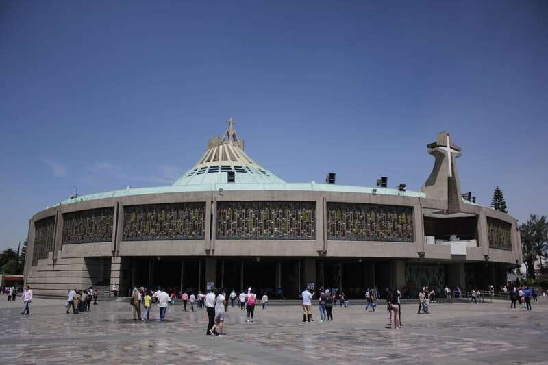 Mexico City: Hop-On Hop-Off Bus City Tour - Circuit 3 (Yellow): Museums, Guadalupe, San Judas Tadeo, and the Benito Juárez Hemicycle