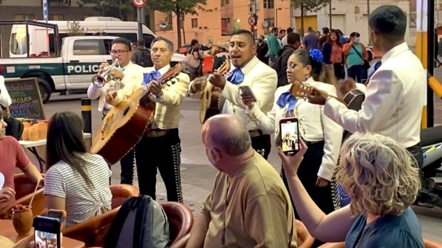 Mexico City: Lucha Libre Show, Walking Tour & Tequila - Food stops: cantinas and taquerías, plus the cash reality