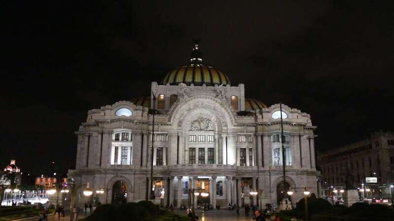Mexico City: Night City Tour in a Double Decker Bus - Hemiciclo a Juárez: the calm finish after the monument run