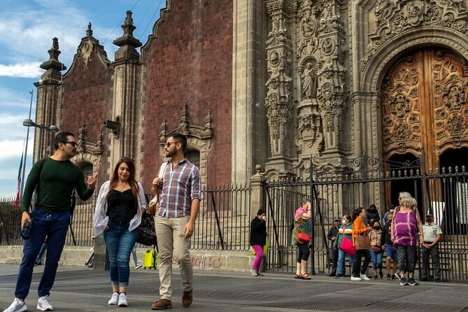 Mexico City Private & Personalized Half-Day Tour with a Local - A local market stop: how to eat like you belong
