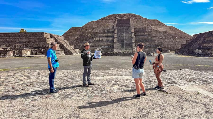 Mexico City: Teotihuacan, Tlatelolco & Guadalupe Shrine Tour - Tlatelolco First: temples, sacrifice, and the “Lovers of Tlatelolco”