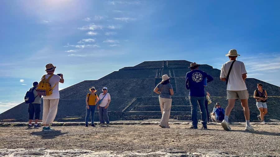 Mexico City: Teotihuacan, Tlatelolco & Guadalupe Shrine Tour - Food, water, and sun tips for a day that moves fast