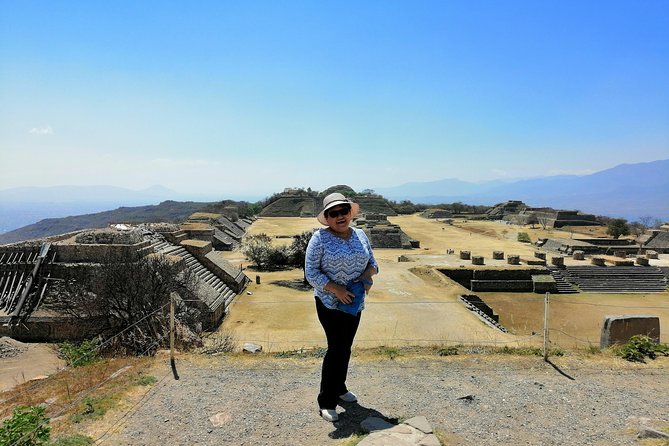 Monte Alban Guided Half Day Tour - Choosing English: how the guide time changes your experience