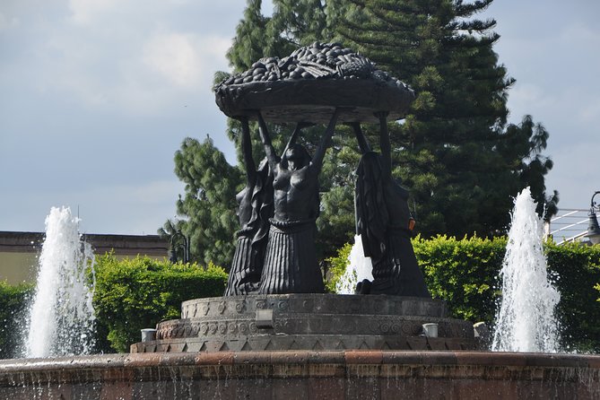 Morelia City Tour - Palacio Clavijero and Biblioteca Universitaria: monastery to beauty
