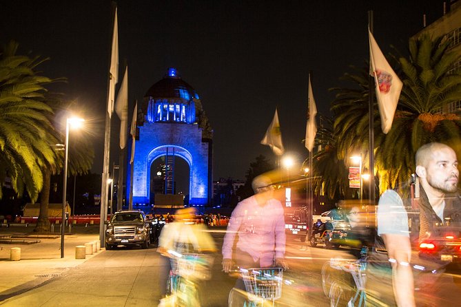Neon Bike Party - Private Bike Tour - The 7:00 pm rhythm: a city tour that works at night