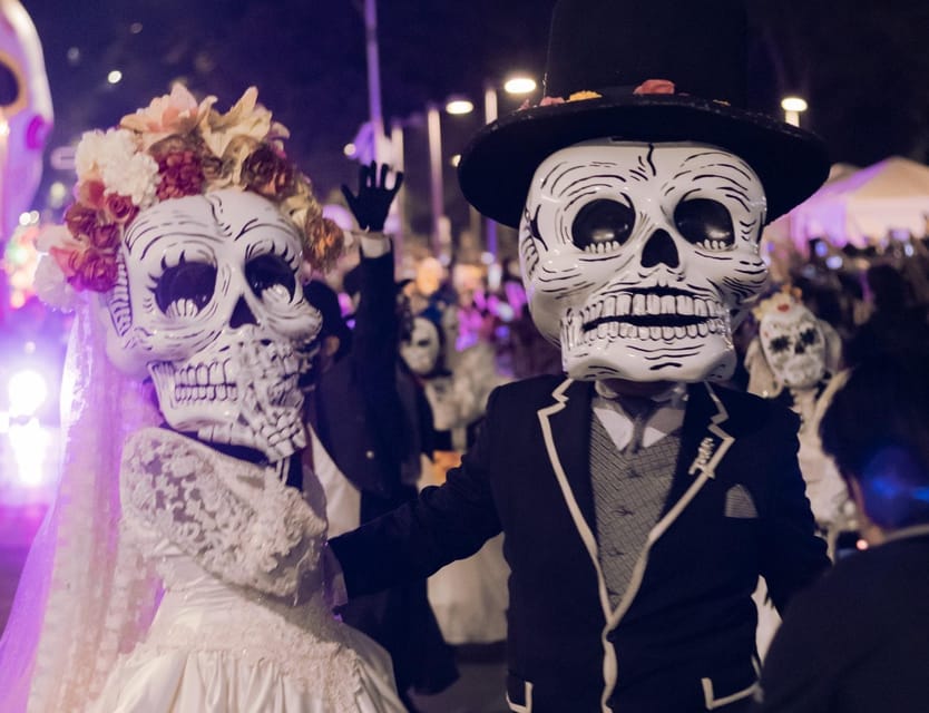 Oaxaca: Day of the Dead Evening Walking Tour with Dinner - Picking the Right Night: Main Festivities vs Earlier and Later Dates