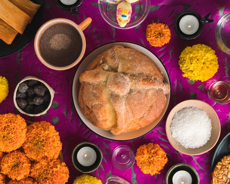 Oaxaca: Day of the Dead Evening Walking Tour with Dinner - The Cemetery Stop: Offerings, Altars, and the Meaning Behind the Night