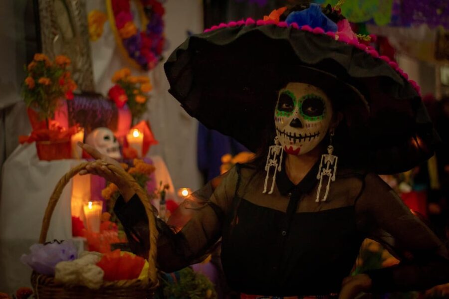 Oaxaca: Day of the Dead Evening Walking Tour with Dinner - Pace, Distance, and What to Bring for Oaxaca Nights