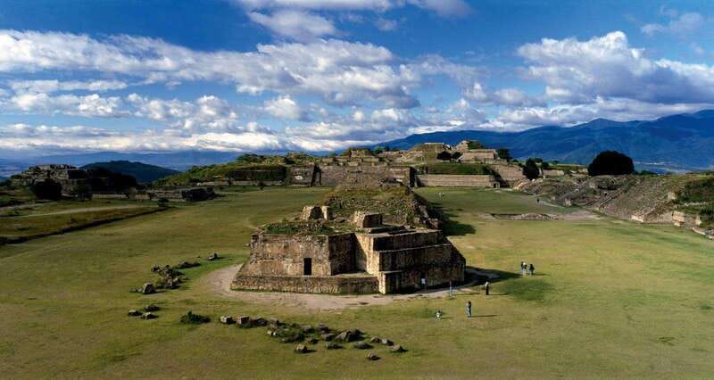 Oaxaca de Juarez: Monte Alban Half-Day Tour - Walking the ceremonial complex: pyramids, stelae, ball court, tombs
