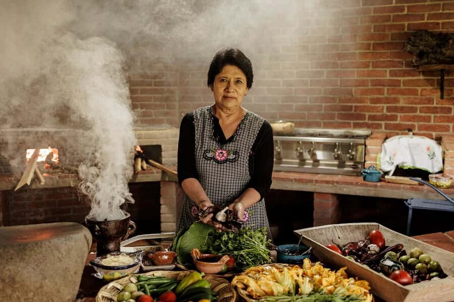 Oaxaca de Juarez: Traditional Oaxacan Cooking Class - Meeting Baldo at Santo Domingo Temple, with pickup built in
