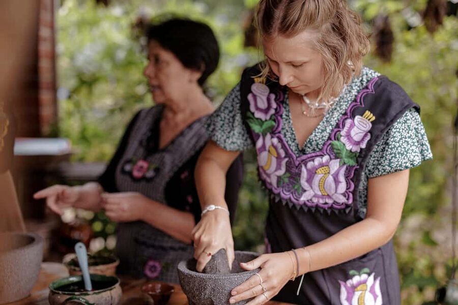 Oaxaca de Juarez: Traditional Oaxacan Cooking Class - Hand tortillas and classic Oaxacan plates you will make
