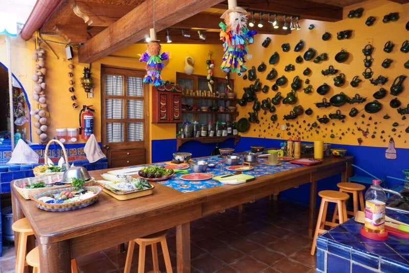 Oaxaca: Traditional Oaxacan Cooking Class with Market Visit - Hospitality You Can Feel: From Hosts to Craft Traditions