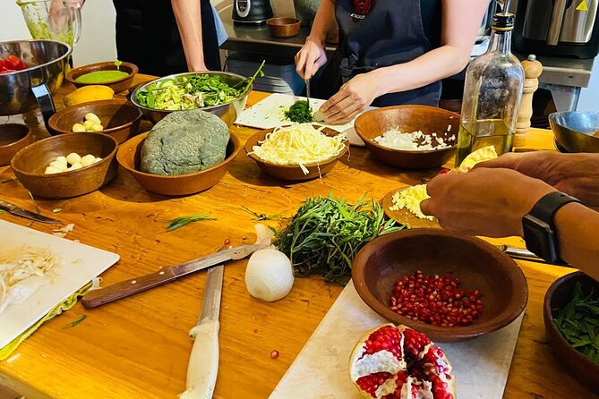 Oaxacan Vegetarian Cooking Class - Market shopping with Oaxaca tools and ingredient tastings