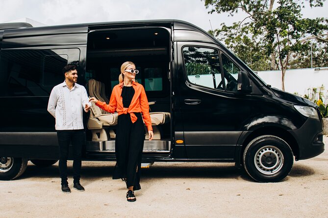 One Way Private Transfer Cancun Int Airport-Cancun Hotel Zone - Drinks and WiFi in the car: the little comforts that change everything