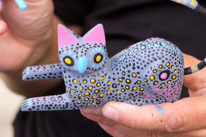 Paint your Alebrije with the Jimenez family. - Arriving in Arrazola, the true alebrije origin