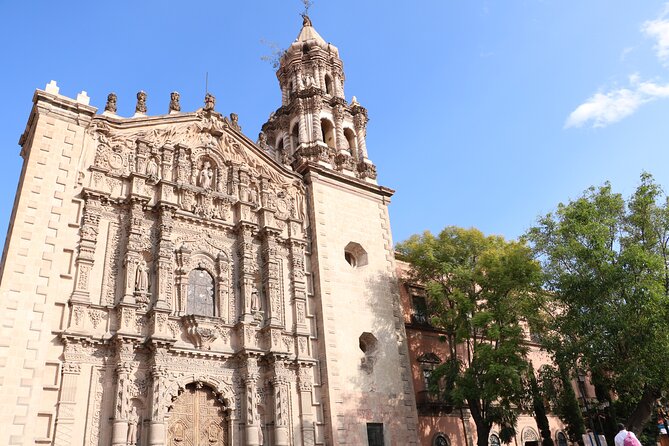 Pedestrian Tour in San Luis Potosí Downtown Historic District - Stop 5: Plaza de Armas, Government Buildings, and Cathedral Facade Clues