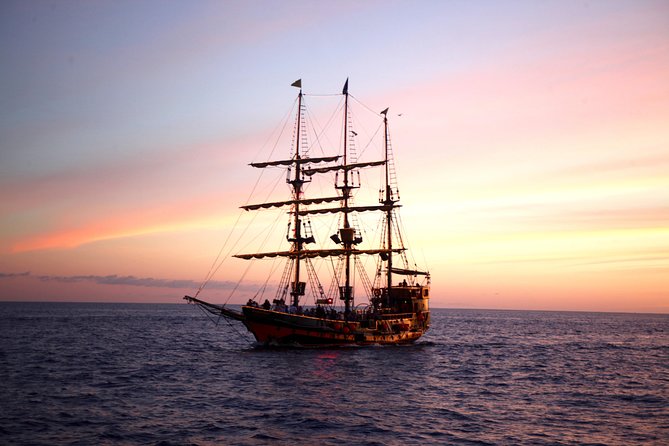 Pirate Ship Sunset Dinner and Show in Los Cabos - The Arch of Cabo San Lucas: sunset sailing and the first pirate set