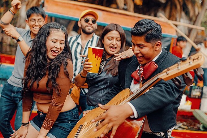 PREMIUM Frida Kahlo Museum and Xochimilco (Small Groups) - Guides make the difference, and this tour has a strong lineup