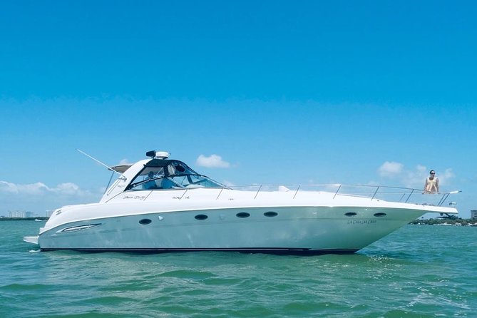 Private 50FT Yacht Rental in Cancún P8 - Getting on board at Calle Sunset Marina without the hassle
